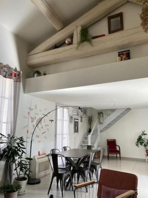 Loft Au Coeur De Nimes Apartment Bagian luar foto