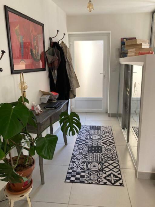 Loft Au Coeur De Nimes Apartment Bagian luar foto