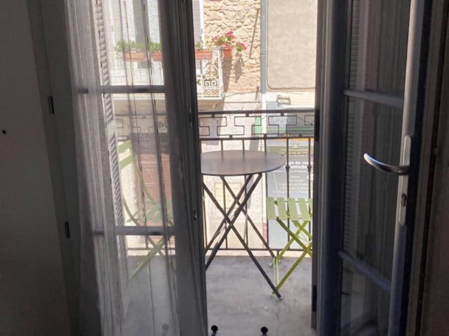 Loft Au Coeur De Nimes Apartment Bagian luar foto