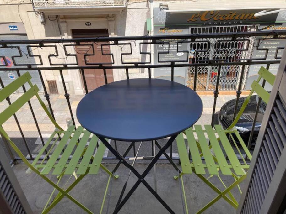 Loft Au Coeur De Nimes Apartment Bagian luar foto